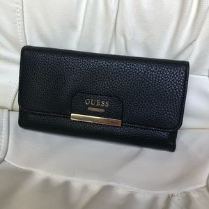Guess Wallet 👛